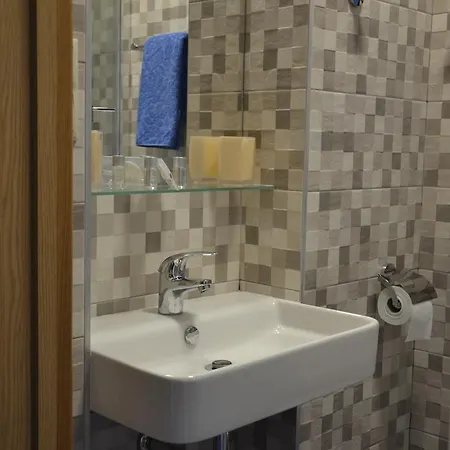 Konukevi Aurooms 4*