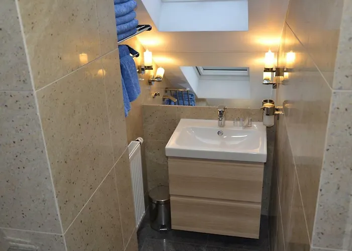 Pensión Aurooms 4*